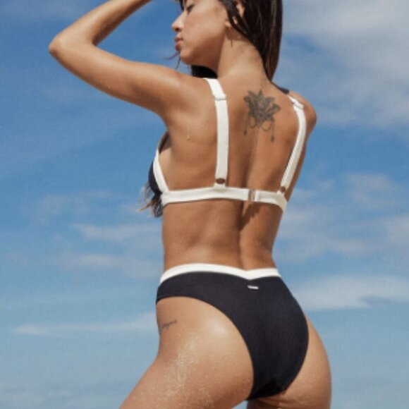 BERLOOK Contrast Trim V-Cut Bikini Bottom ONLY 67 - Picture 7 of 13